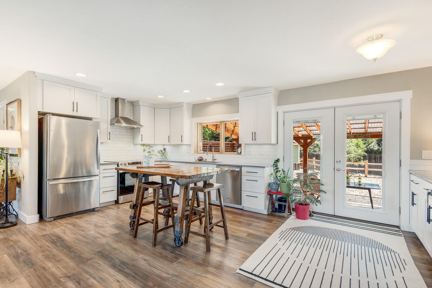 63406 Vogt Road Bend, OR 97701 - Photo 6 of 27 Kitchen