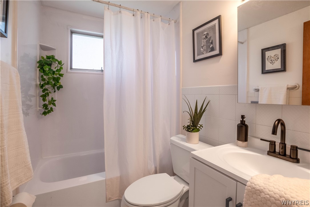 31 Wellington Road Cheektowaga, NY 14225 - Photo 14 of 46 Lower bathroom