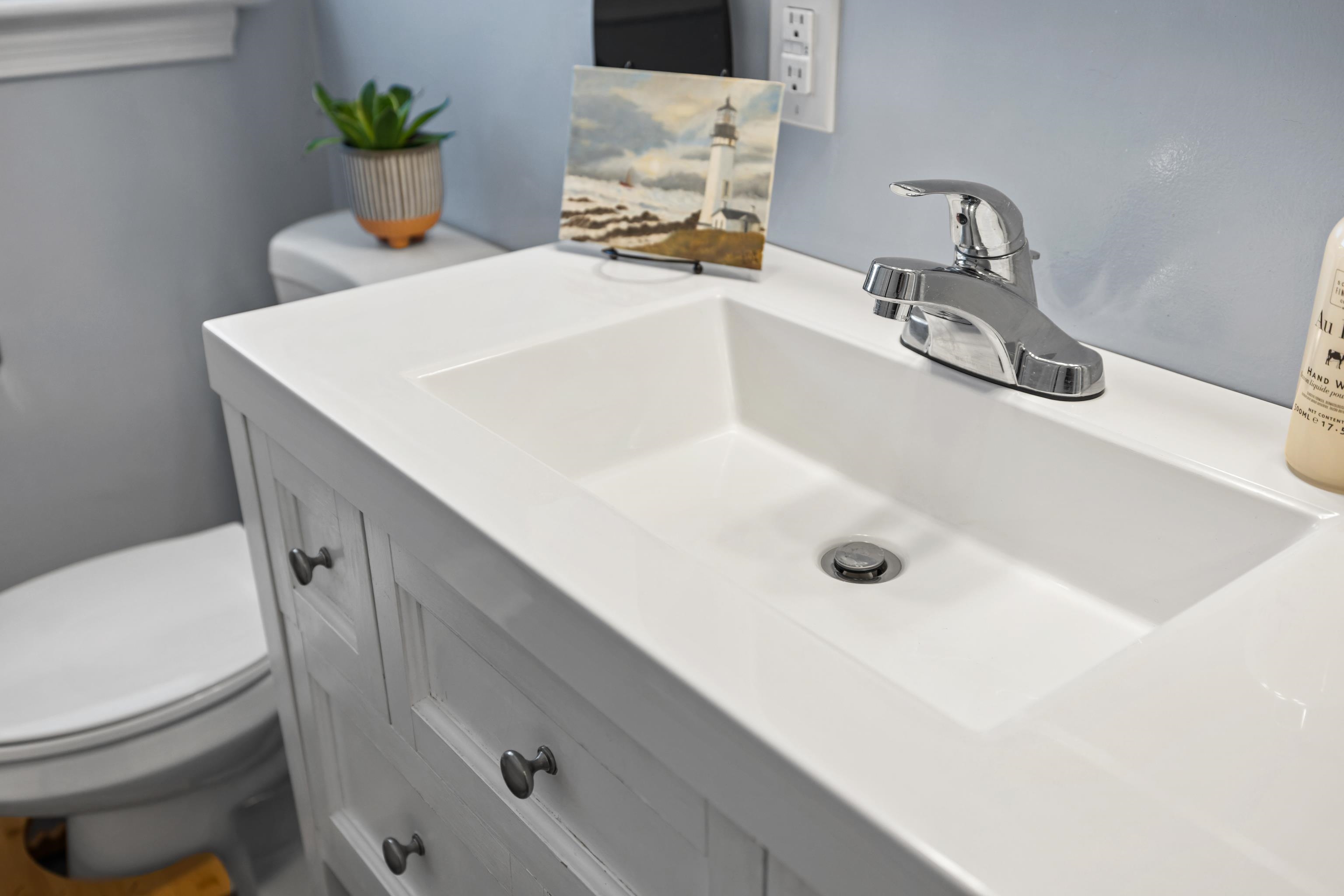 212 Alphin Avenue Waynesboro, VA 22980 - Photo 31 of 63 a bathroom with a sink and a toilet