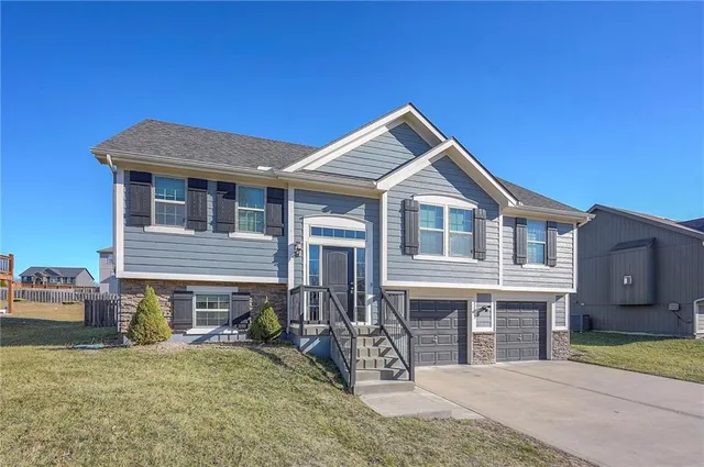 $364,900 | 11933 North Forest Avenue, Kansas City, MO 64155