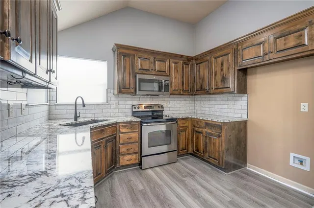 $364,900 | 11933 North Forest Avenue, Kansas City, MO 64155