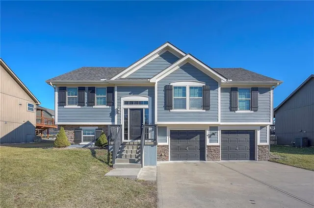 $364,900 | 11933 North Forest Avenue, Kansas City, MO 64155