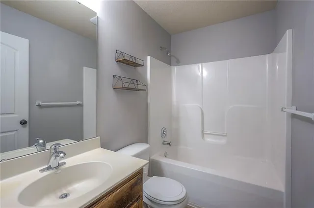 $364,900 | 11933 North Forest Avenue, Kansas City, MO 64155