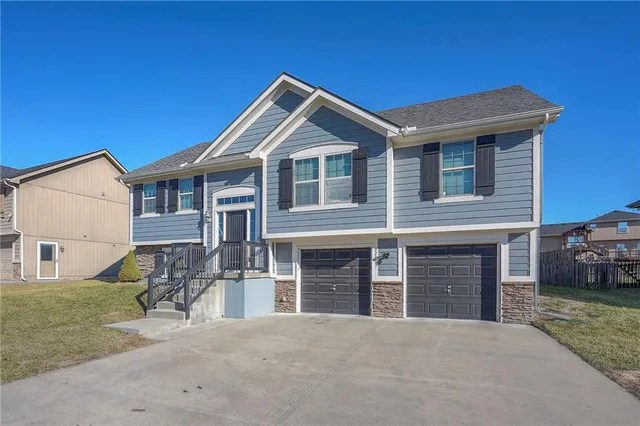 $364,900 | 11933 North Forest Avenue, Kansas City, MO 64155