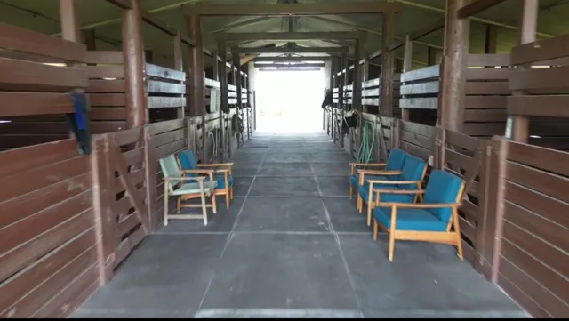 a view of entryway with outdoor seating