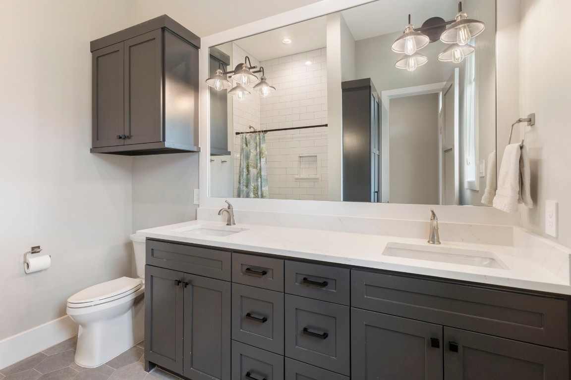 27318 Blue Cedar Lane Spring, TX 77386 - Photo 27 of 45 On suite with double sinks and shower/tub combo.