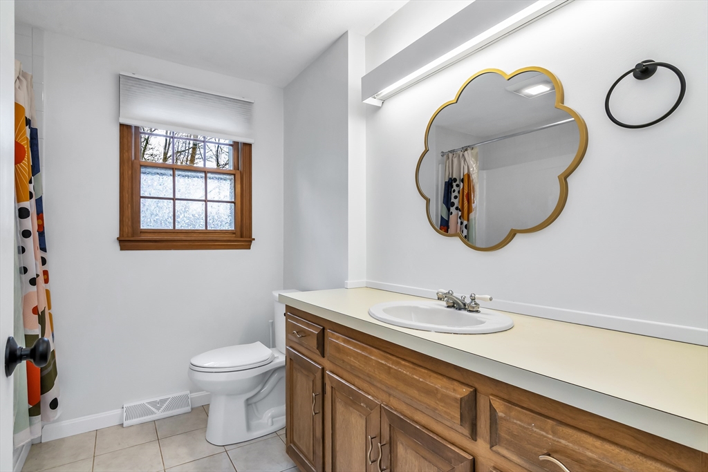 21 Heather Road Dracut, MA 01826 - Photo 7 of 40