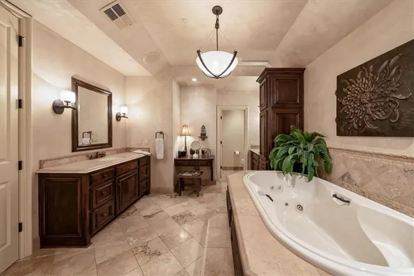 $4,750,000 | 909 Walnut Street, Unit 3200, Kansas City, MO 64106