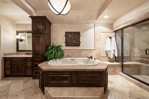 $4,750,000 | 909 Walnut Street, Unit 3200, Kansas City, MO 64106