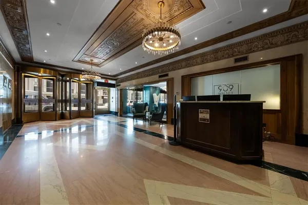 $4,750,000 | 909 Walnut Street, Unit 3200, Kansas City, MO 64106