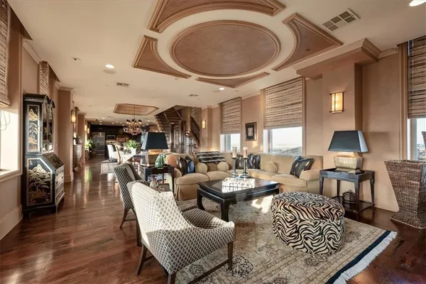 $4,750,000 | 909 Walnut Street, Unit 3200, Kansas City, MO 64106