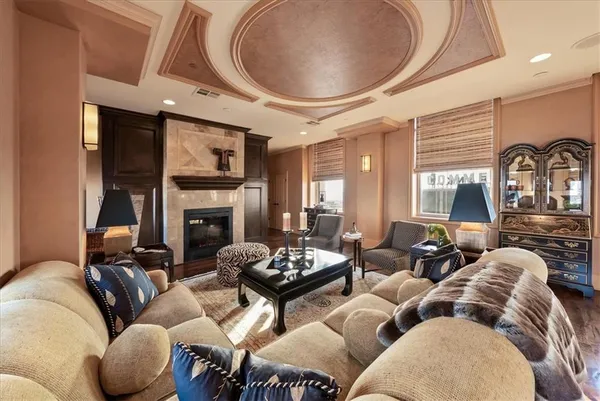 $4,750,000 | 909 Walnut Street, Unit 3200, Kansas City, MO 64106