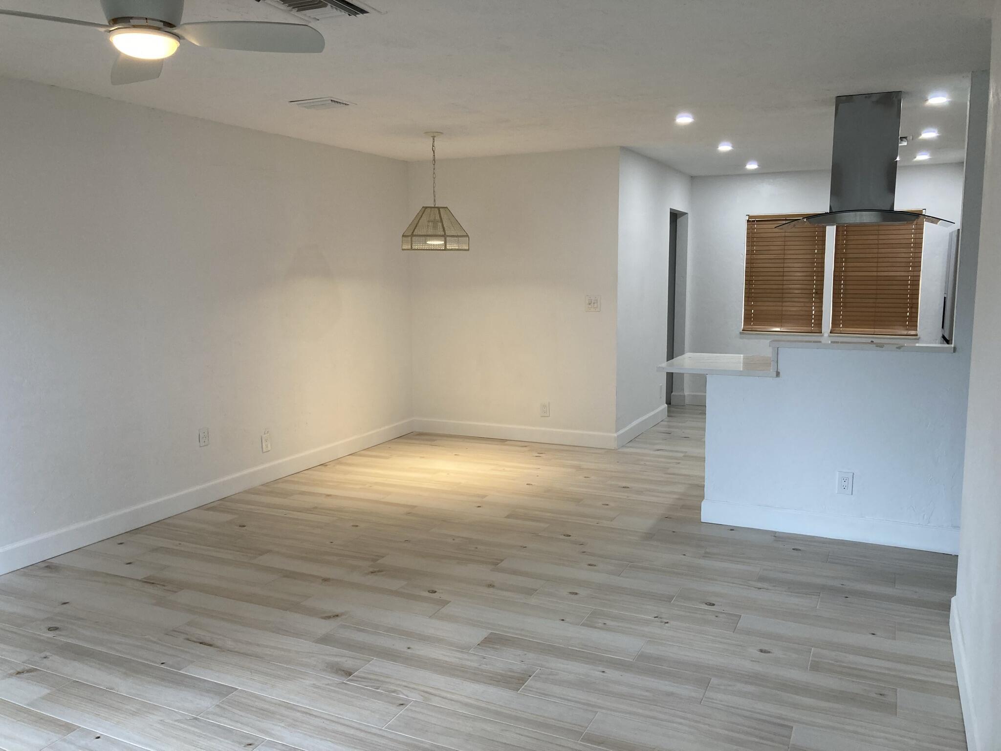 209 Coventry Street Boca Raton, FL 33487 - Photo 8 of 18 Dining Room