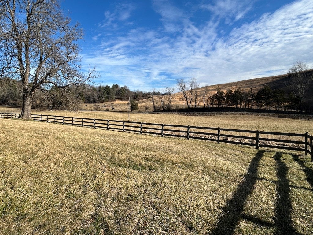 764 Stillwell Road Draper, VA 24324 - Photo 4 of 68 Gallery Image 4