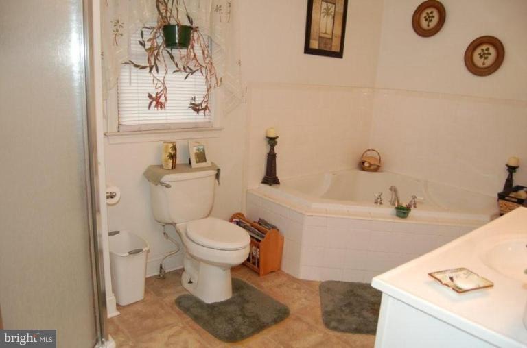 8140 Solley Road Pasadena, MD 21122 - Photo 14 of 20 Bath #1
