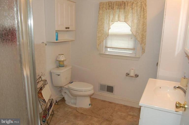8140 Solley Road Pasadena, MD 21122 - Photo 19 of 20 Master Bath