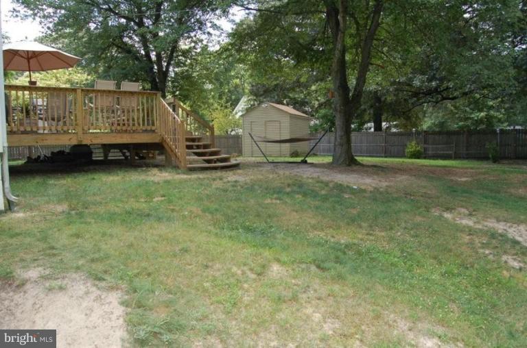 8140 Solley Road Pasadena, MD 21122 - Photo 4 of 20 Back yard