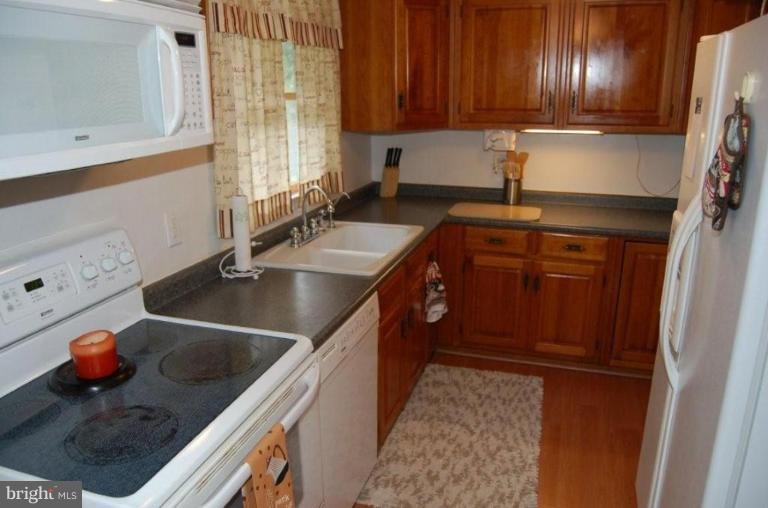 8140 Solley Road Pasadena, MD 21122 - Photo 7 of 20 Kitchen