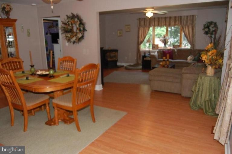 8140 Solley Road Pasadena, MD 21122 - Photo 10 of 20 Living Room/Dining Room