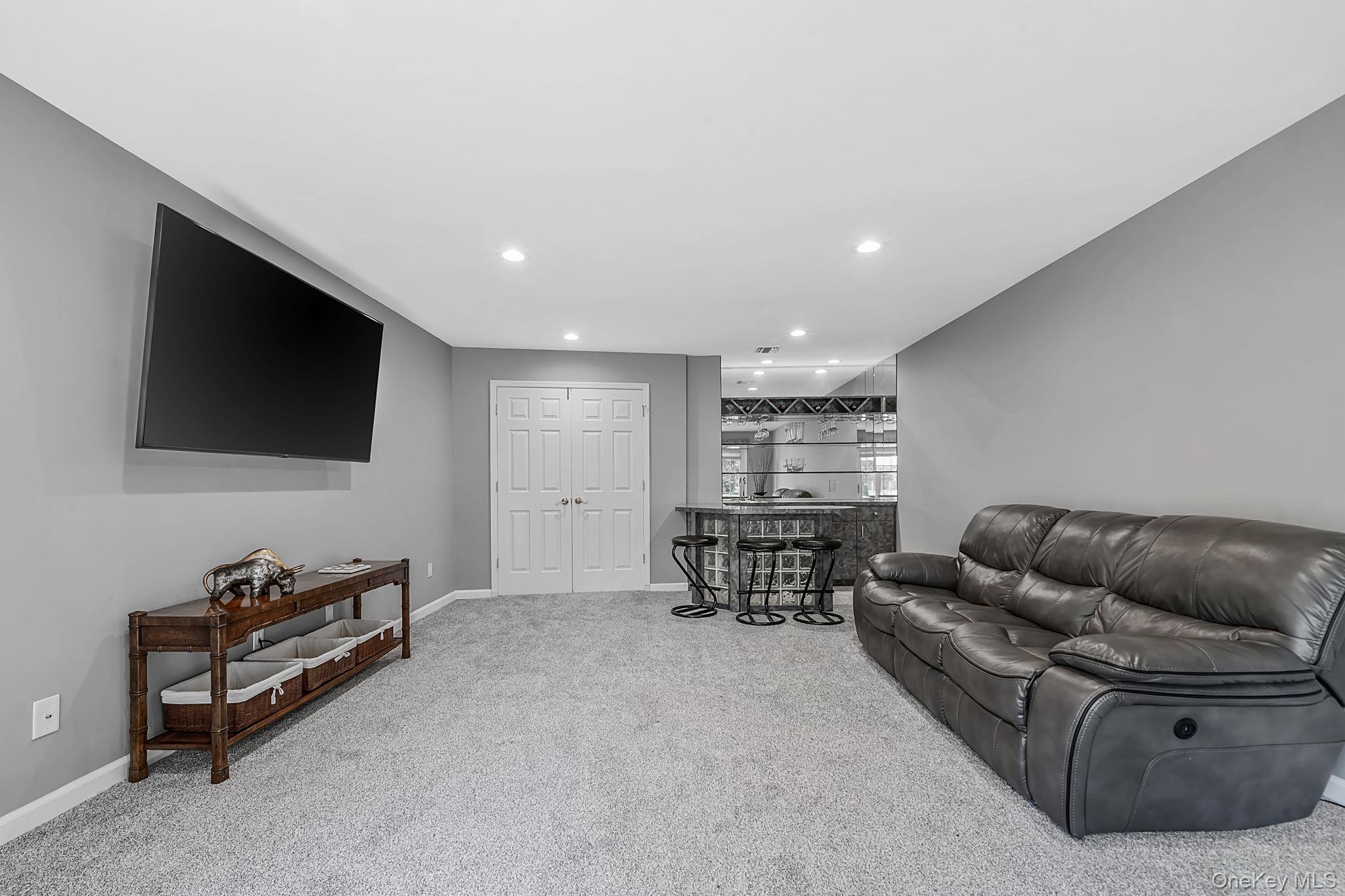 86 Hamlet Drive Commack, NY 11725 - Photo 15 of 36