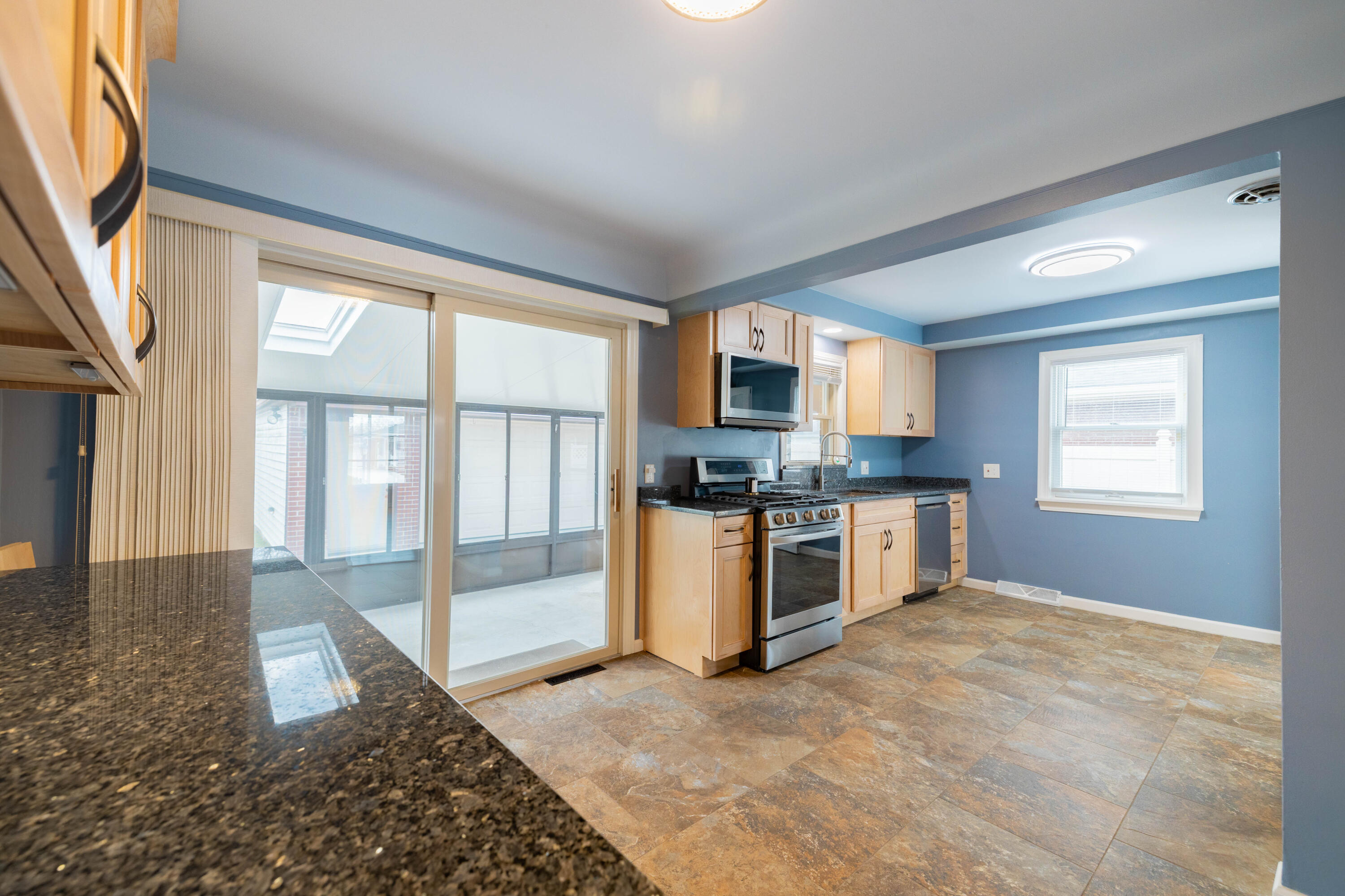 3305 Bridge Street Trenton, MI 48183 - Photo 11 of 39 12215 Crossman Rd, Carleton (11 of 36)