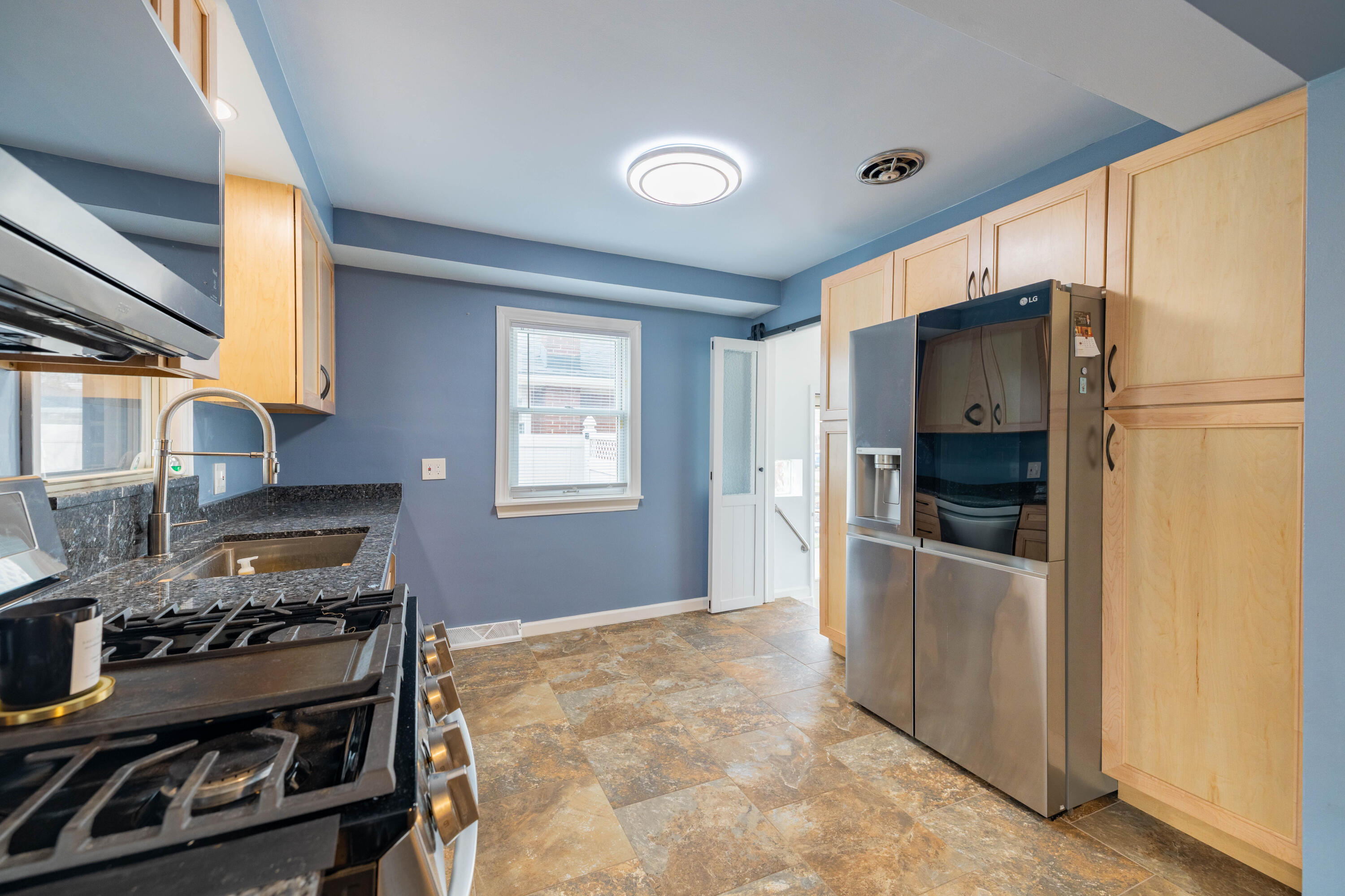 3305 Bridge Street Trenton, MI 48183 - Photo 12 of 39 12215 Crossman Rd, Carleton (12 of 36)
