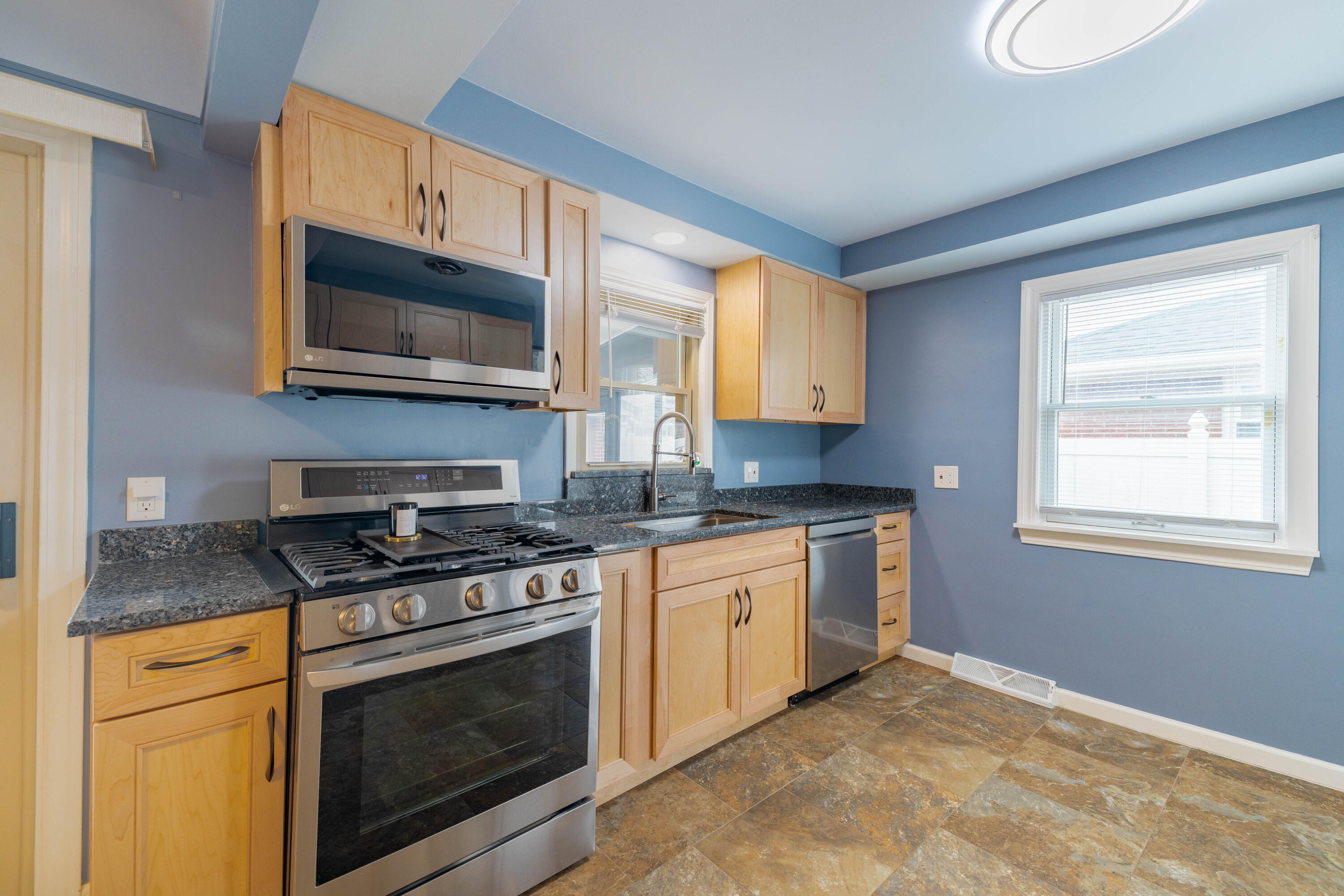 3305 Bridge Street Trenton, MI 48183 - Photo 13 of 39 12215 Crossman Rd, Carleton (13 of 36)