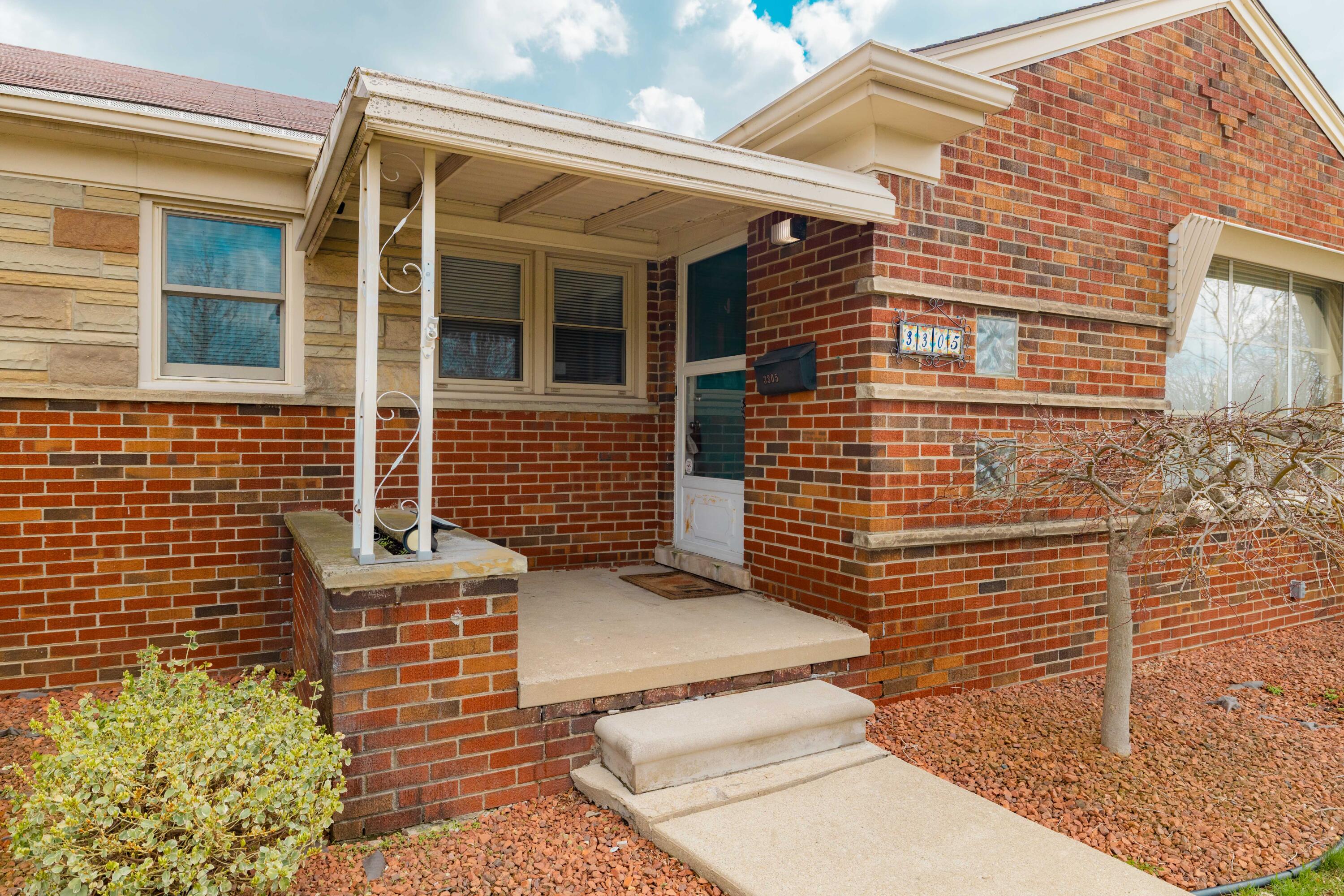 3305 Bridge Street Trenton, MI 48183 - Photo 3 of 39 12215 Crossman Rd, Carleton (3 of 36)