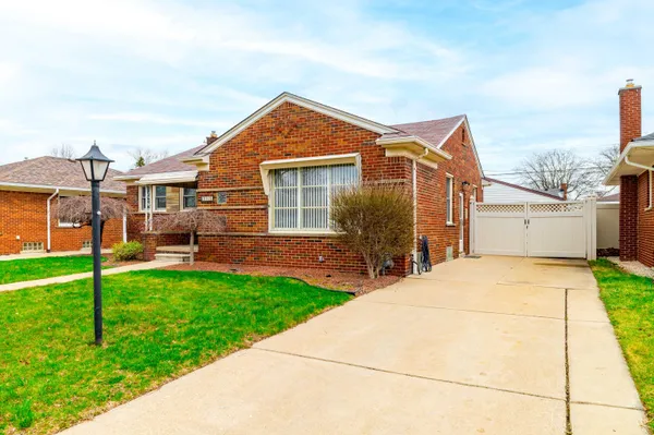 $265,000 | 3305 Bridge Street, Trenton, MI 48183