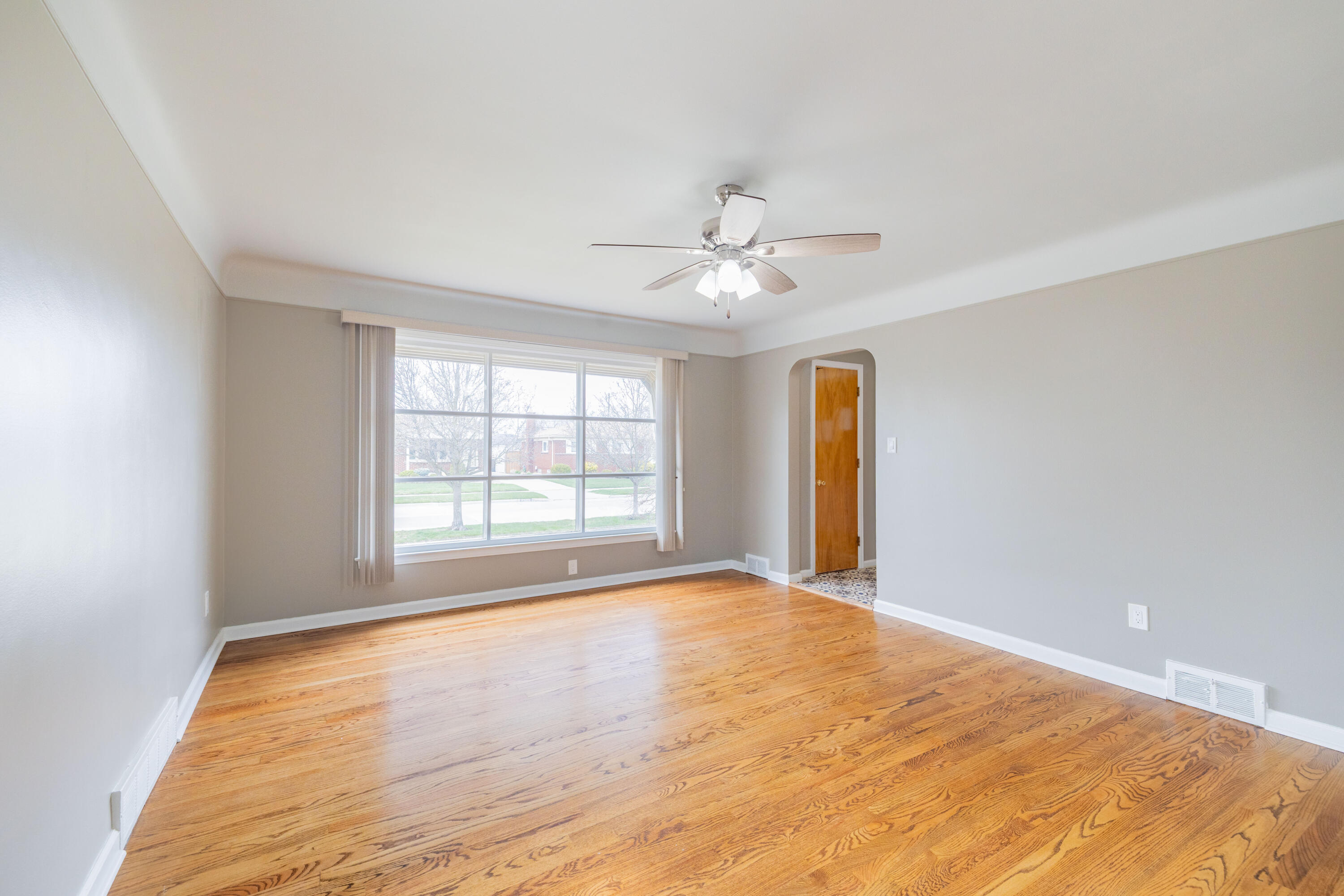 3305 Bridge Street Trenton, MI 48183 - Photo 5 of 39 12215 Crossman Rd, Carleton (5 of 36)