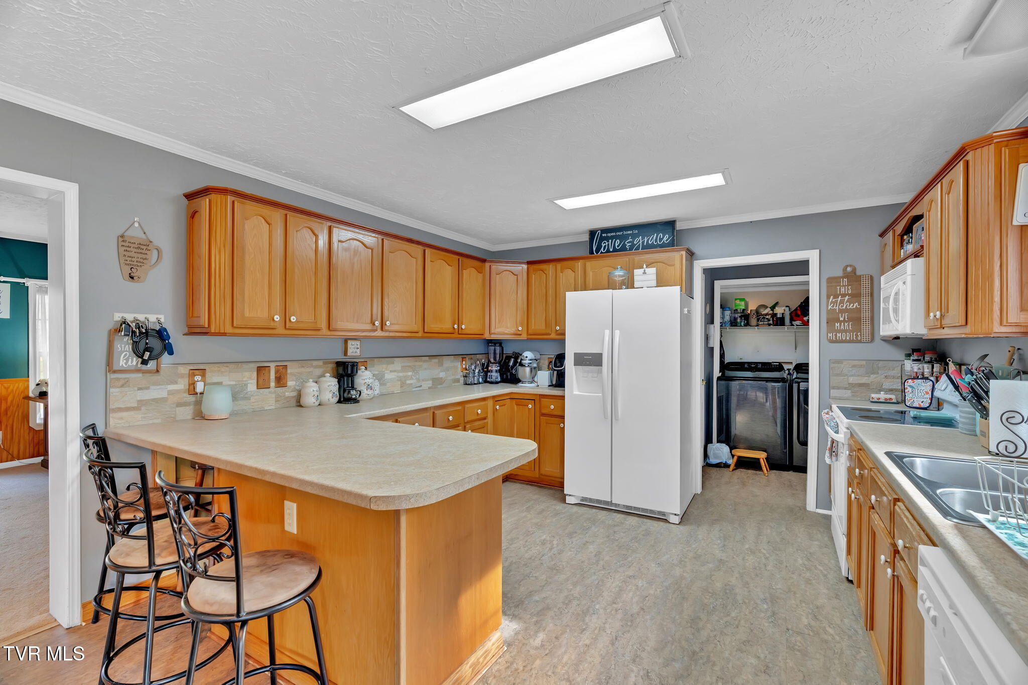 231 Pine Street Butler, TN 37640 - Photo 3 of 37 16-web-or-mls-DSC09354