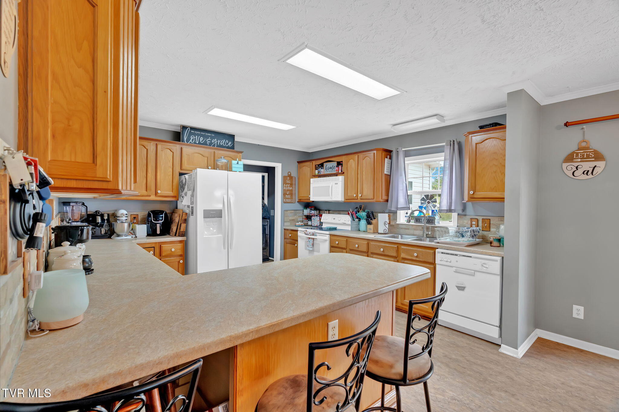 231 Pine Street Butler, TN 37640 - Photo 4 of 37 18-web-or-mls-DSC09357