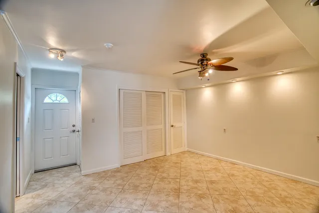a view of entryway with livingroom