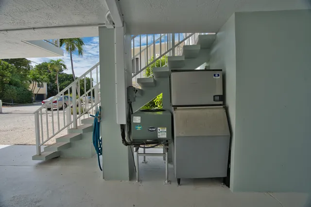 $1,998,000 | 131 Harbor Drive, Tavernier, FL 33070