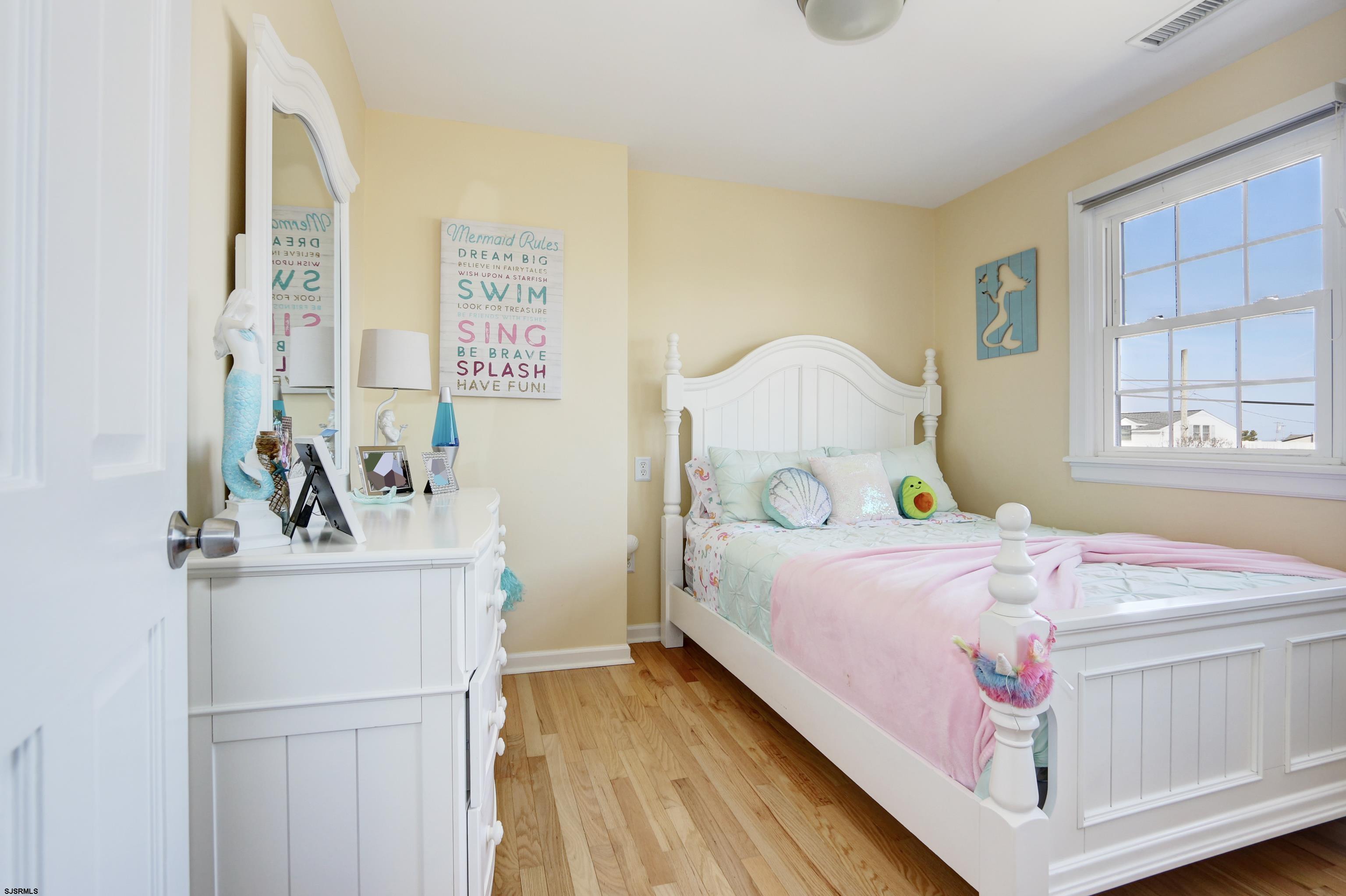 9 Sunset Boulevard Egg Harbor Township, NJ 08403 - Photo 20 of 60 a bedroom with a bed and a refrigerator
