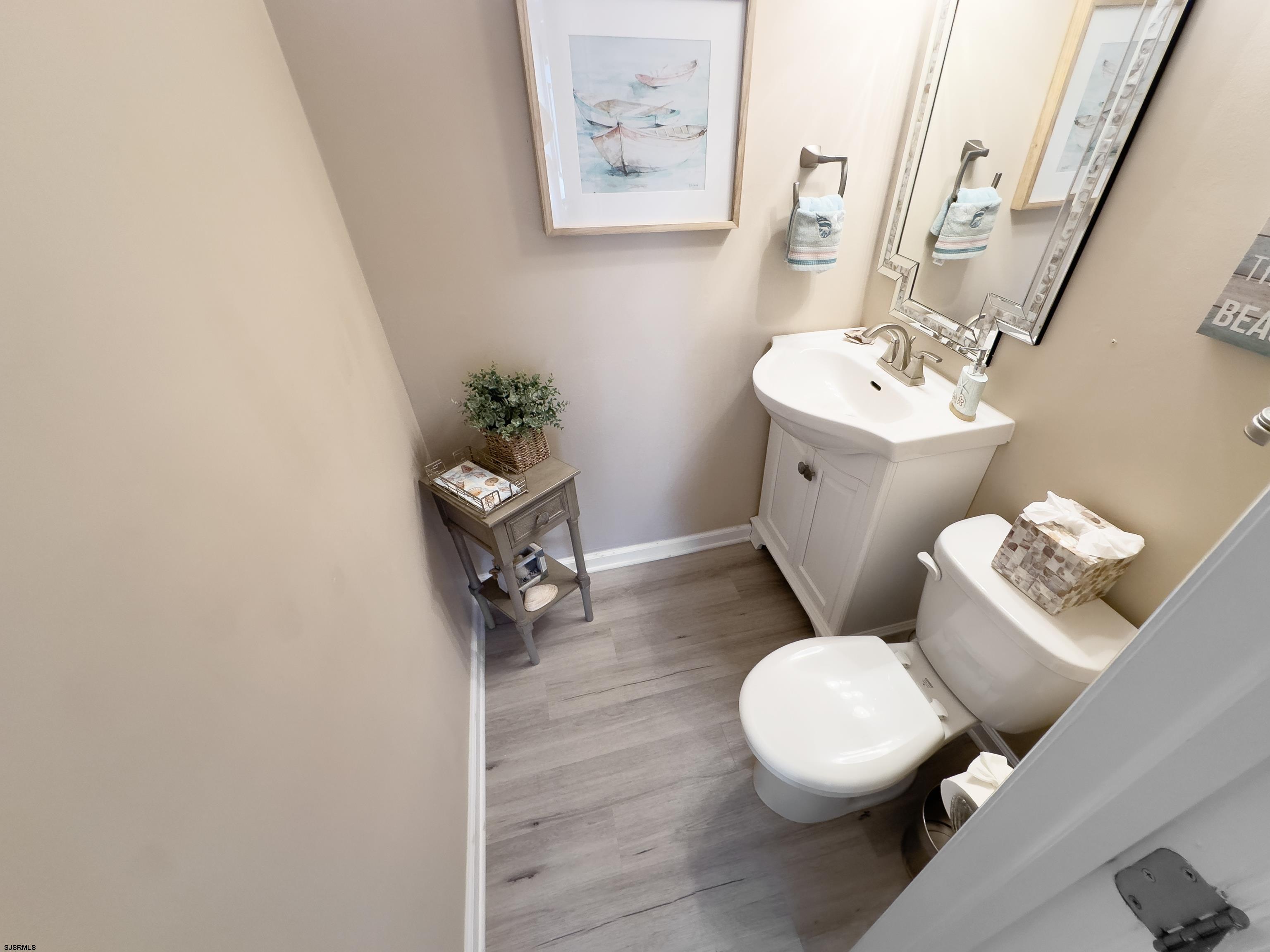 9 Sunset Boulevard Egg Harbor Township, NJ 08403 - Photo 25 of 60 a bathroom with a toilet sink and mirror