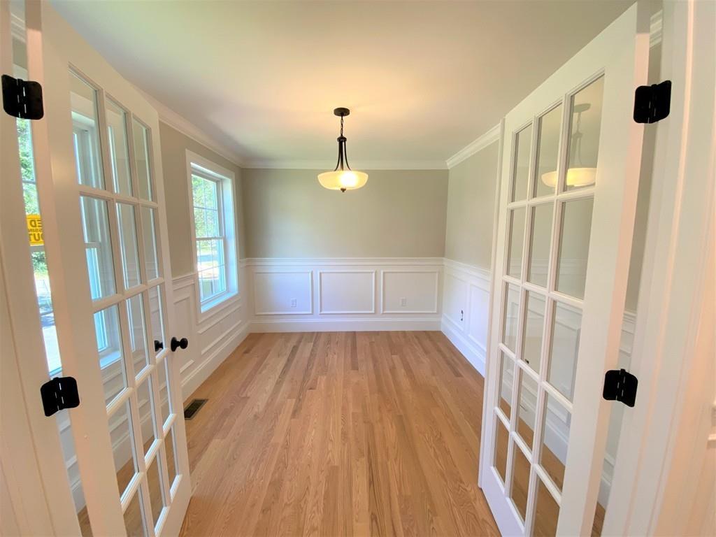 26 Torre Street Reading, MA 01867 - Photo 5 of 39 Gallery Image 5