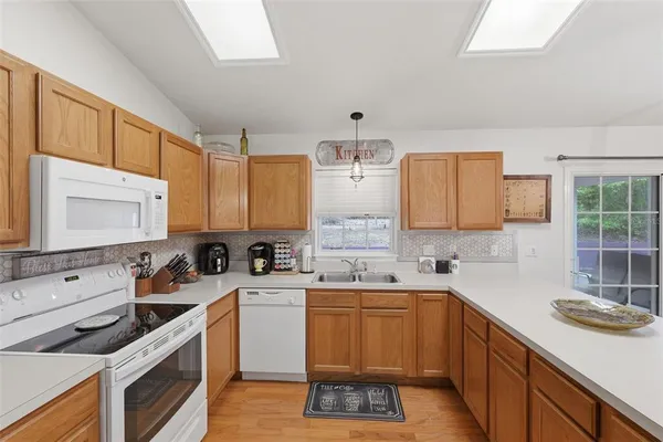 $325,000 | 10294 Dotted Wren Avenue, Weeki Wachee, FL 34613