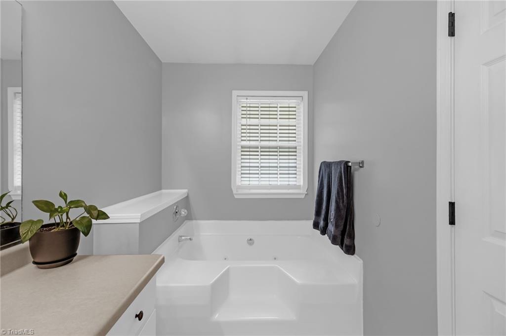 3269 Grubbs Road Walkertown, NC 27051 - Photo 17 of 30 Primary Bath