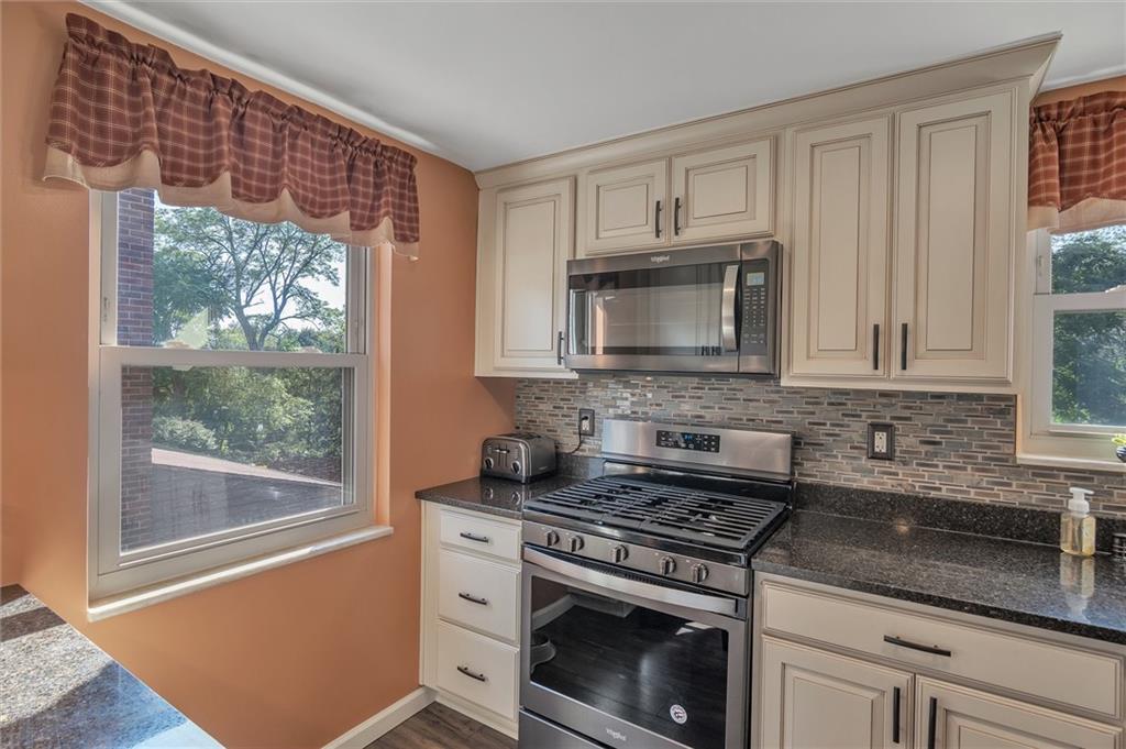3016 Willett Road Pittsburgh, PA 15227 - Photo 5 of 15 Gallery Image 5