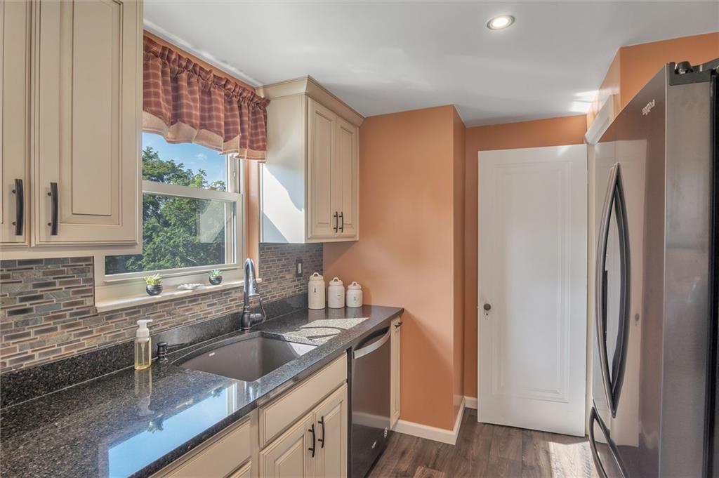 3016 Willett Road Pittsburgh, PA 15227 - Photo 6 of 15 Gallery Image 6