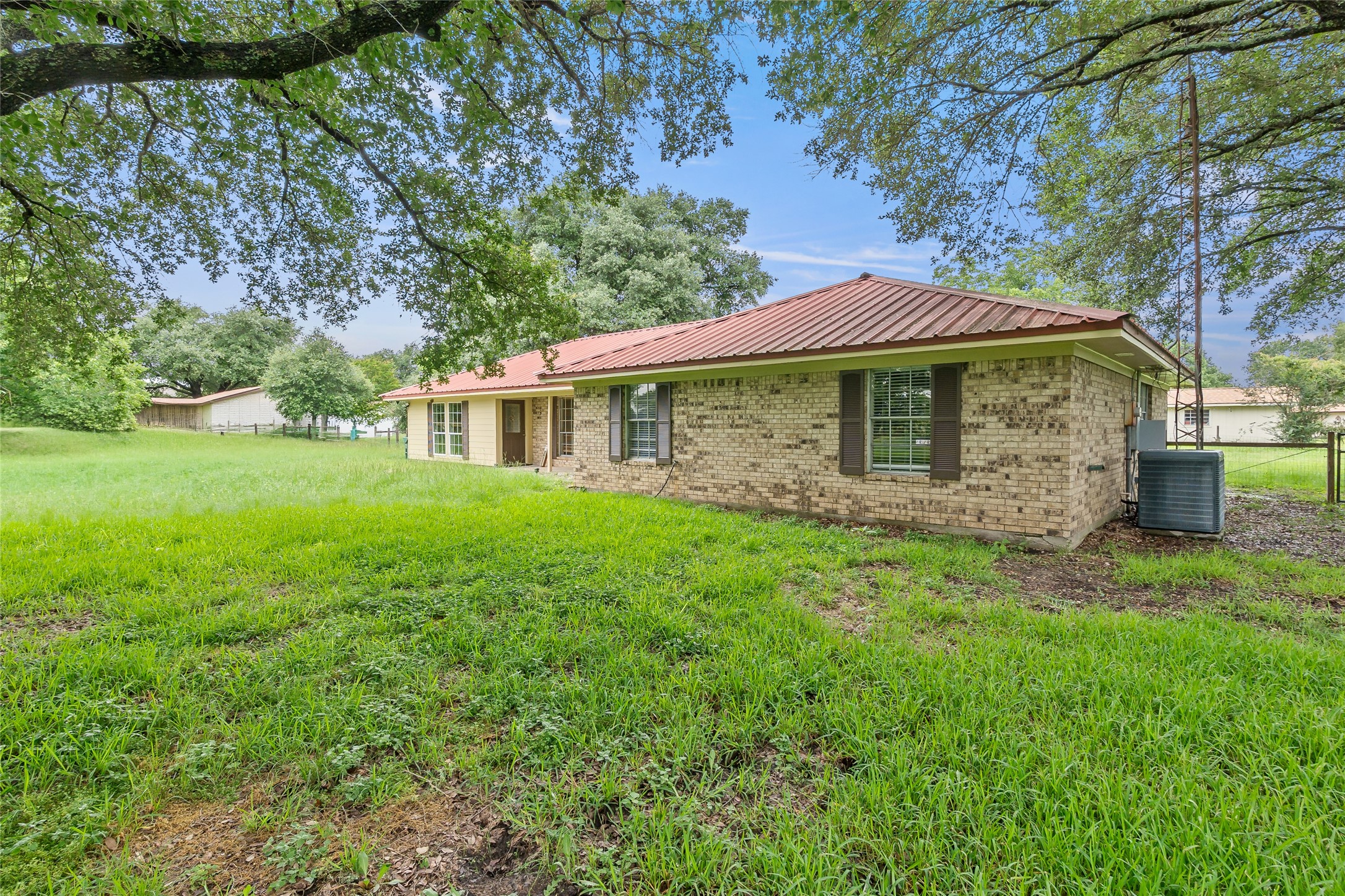 970 Martin Road Madisonville, TX 77864 - Photo 3 of 32