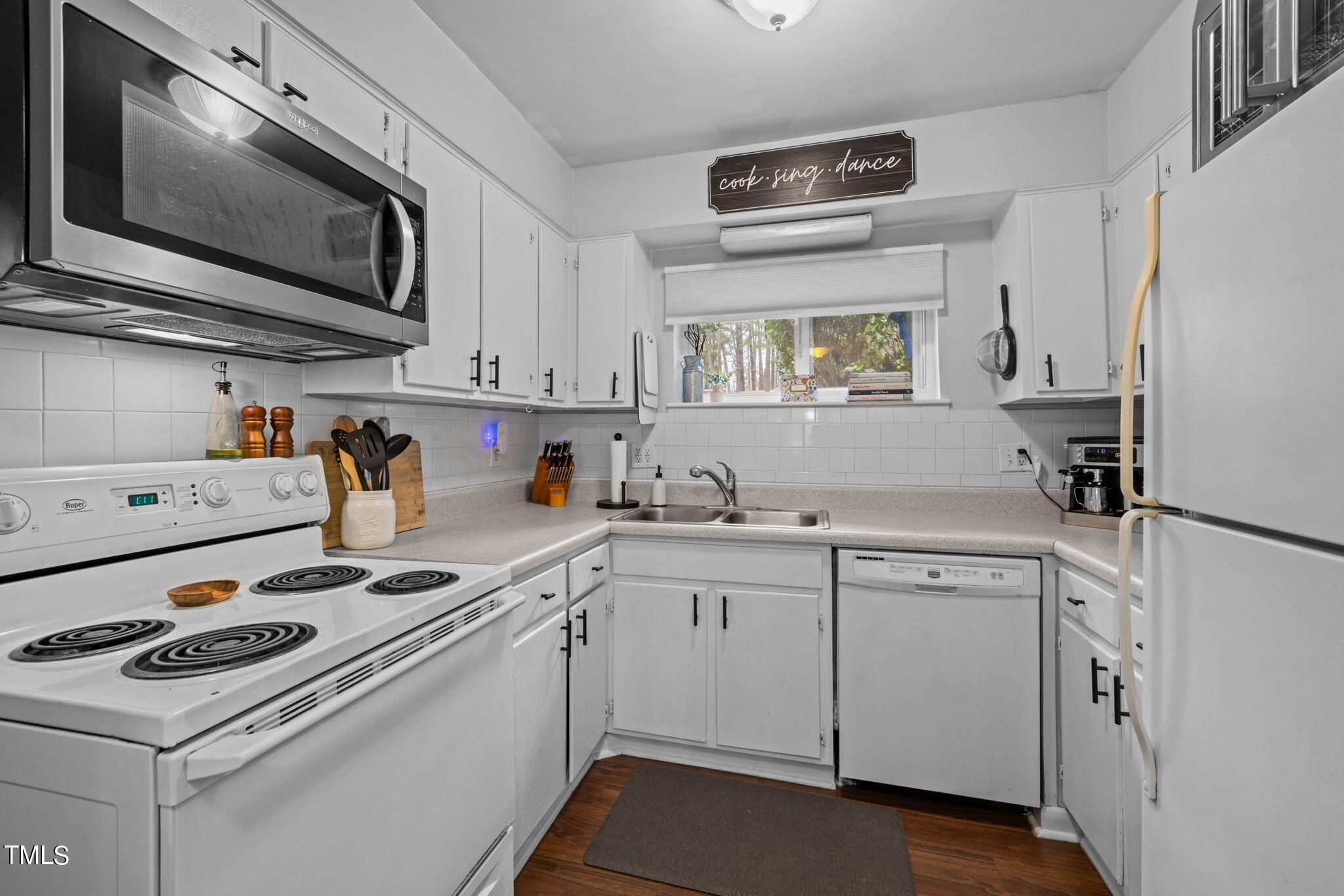 709 Godwin Court Raleigh, NC 27606 - Photo 11 of 31 16-web-or-mls-5Z8A9953