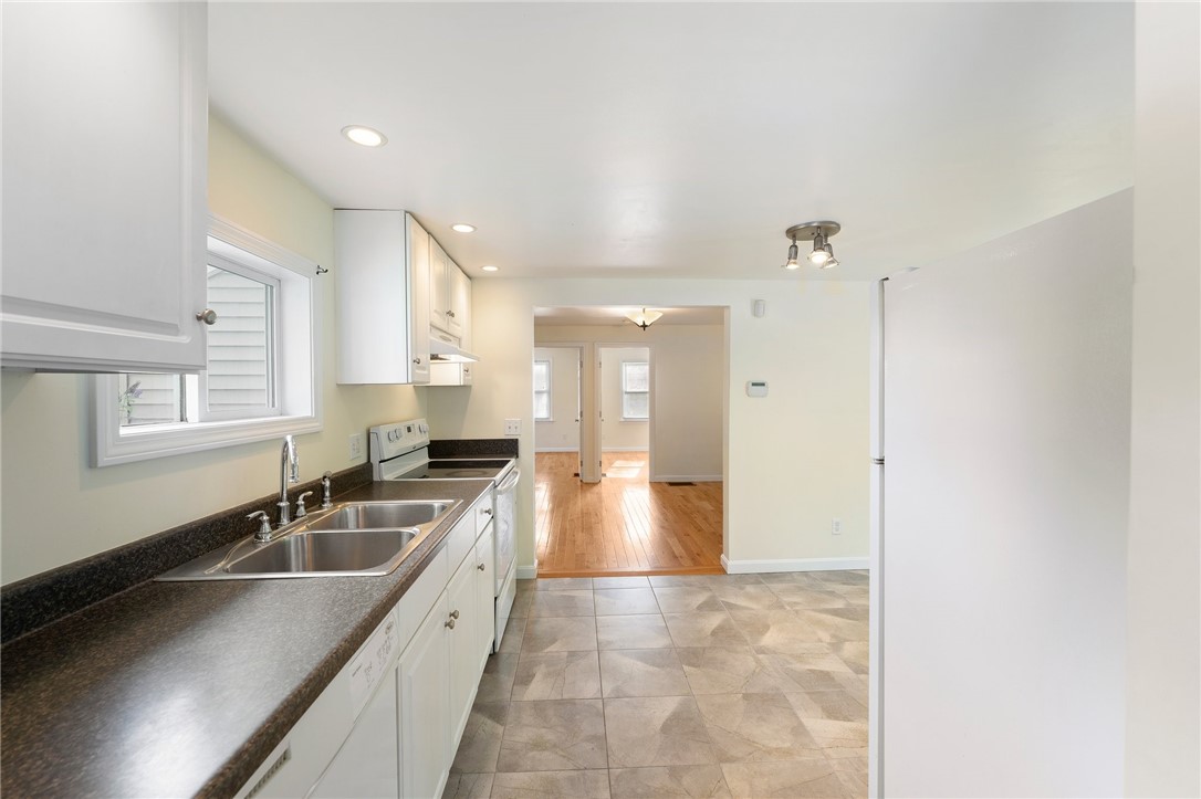 149 Jenckes Hill Road Lincoln, RI 02865 - Photo 3 of 38