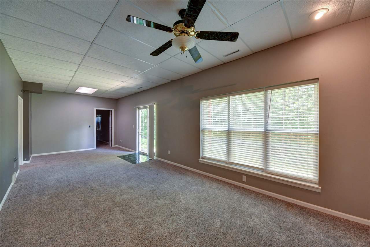 4909 North Willowbend Road Northeast Cedar Rapids, IA 52411 - Photo 37 of 43 Gallery Image 37