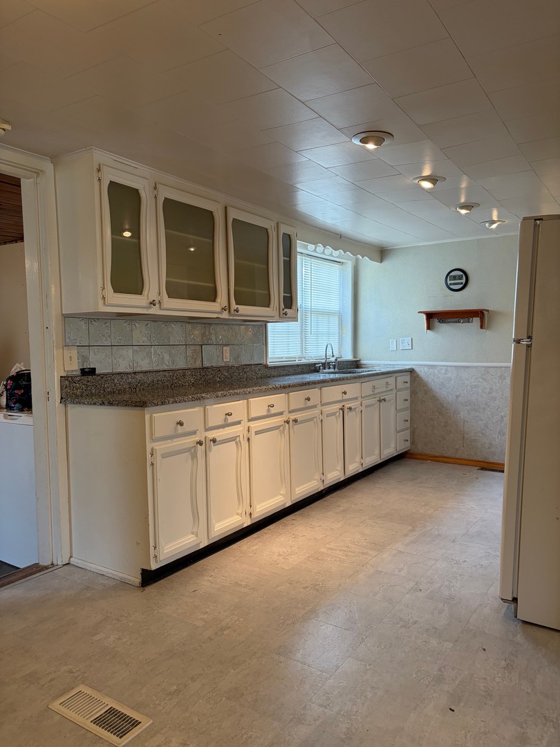 905 East North Street Pontiac, IL 61764 - Photo 3 of 12