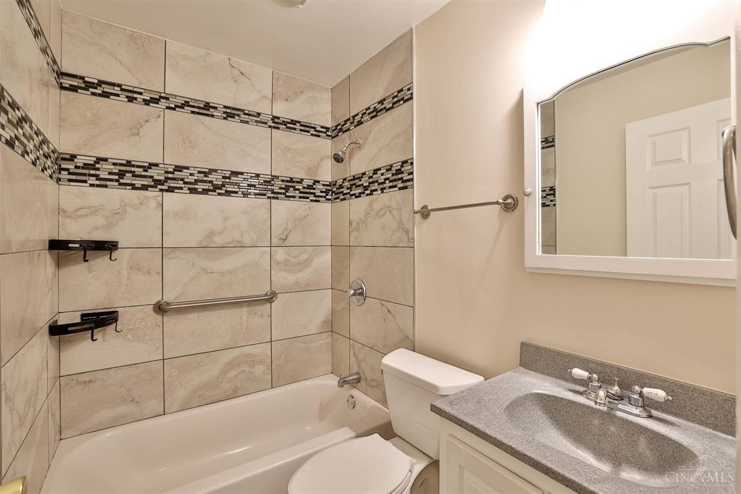 8450 Daly Road Cincinnati, OH 45231 - Photo 23 of 32