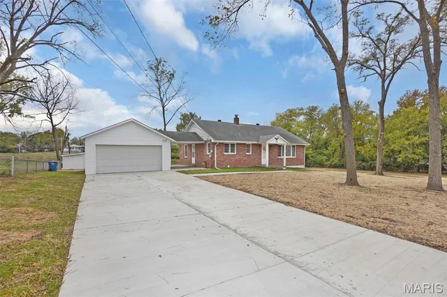 $360,000 | 316 Harding Avenue, Maryland Heights, MO 63043