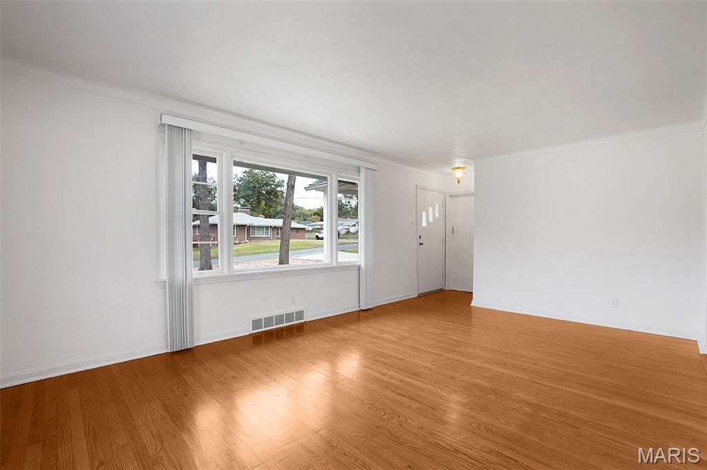 316 Harding Avenue Maryland Heights, MO 63043 - Photo 5 of 25