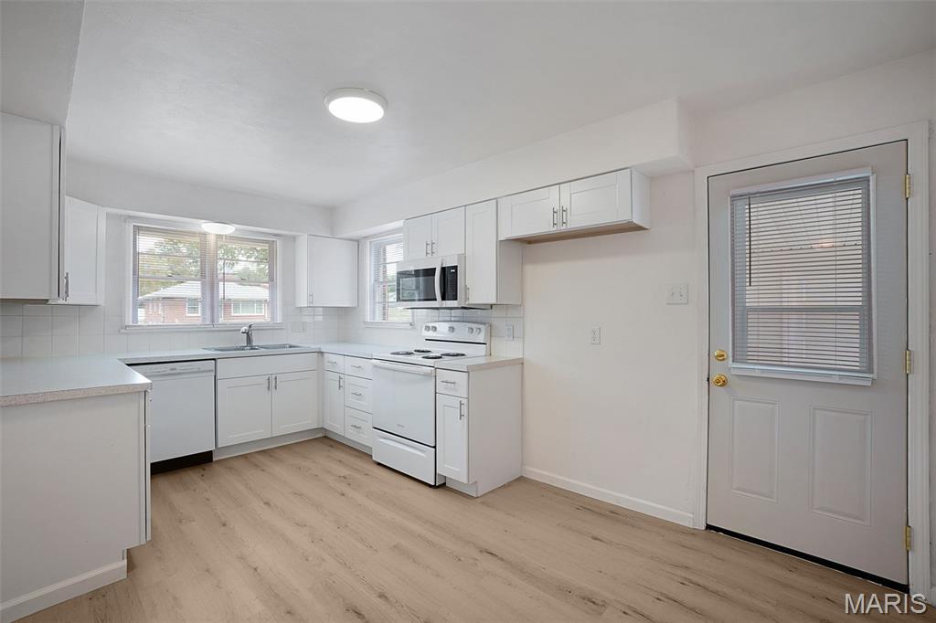 316 Harding Avenue Maryland Heights, MO 63043 - Photo 6 of 25